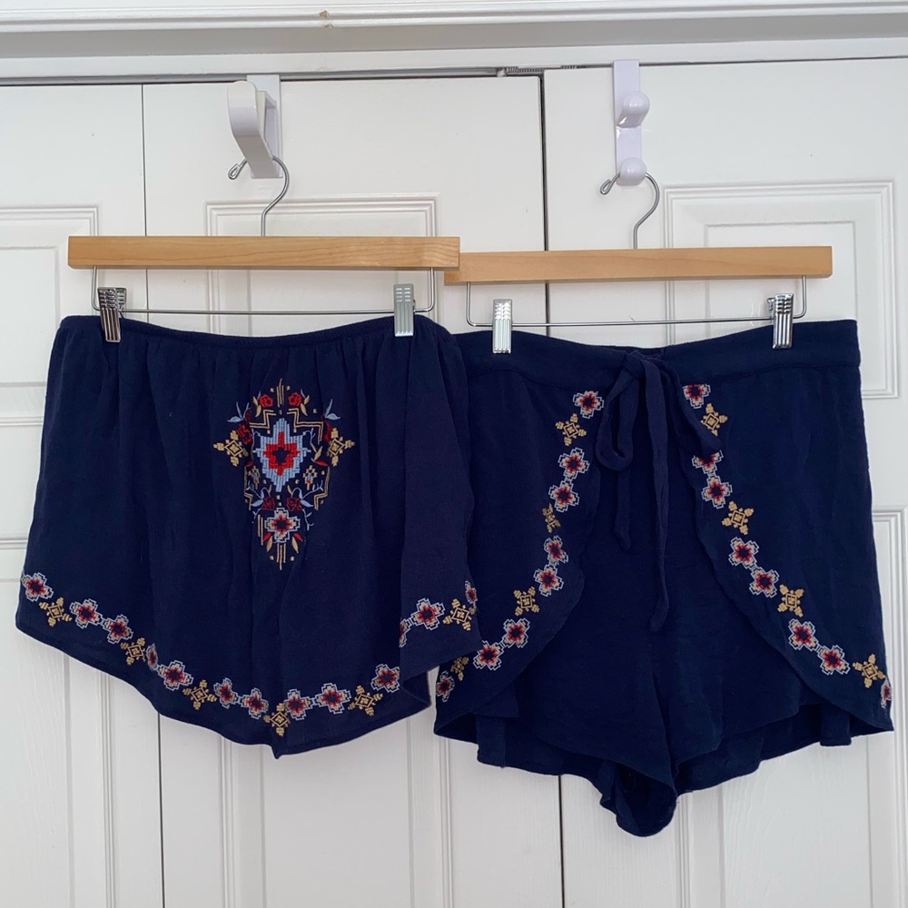 Navy 2 piece embroidered set - shorts and strapless top - size L